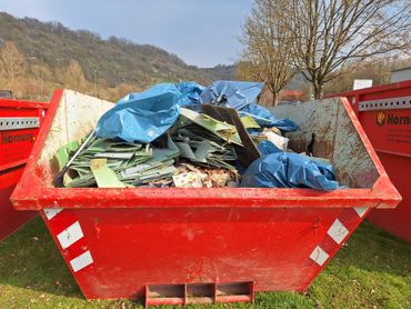 Müllcontainer voll mit Müll